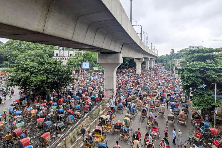 শাহবাগ অবরোধ রিকশাচালকদের বিক্ষোভ